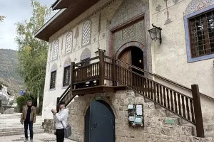 Digitalizacija natpisa na travničkim džamijama i medresama 2025 5 (Custom) Digitalizacija natpisa na travničkim džamijama i medresama 2025 5 (Custom)